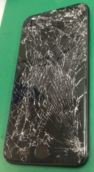 割れたiphoneでケガをしてしまう前に修理を Iphone修理アイサポ 修理事例