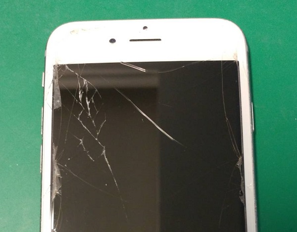 画面が全く映らない 液晶故障に見えて実は Iphone修理アイサポ 修理事例