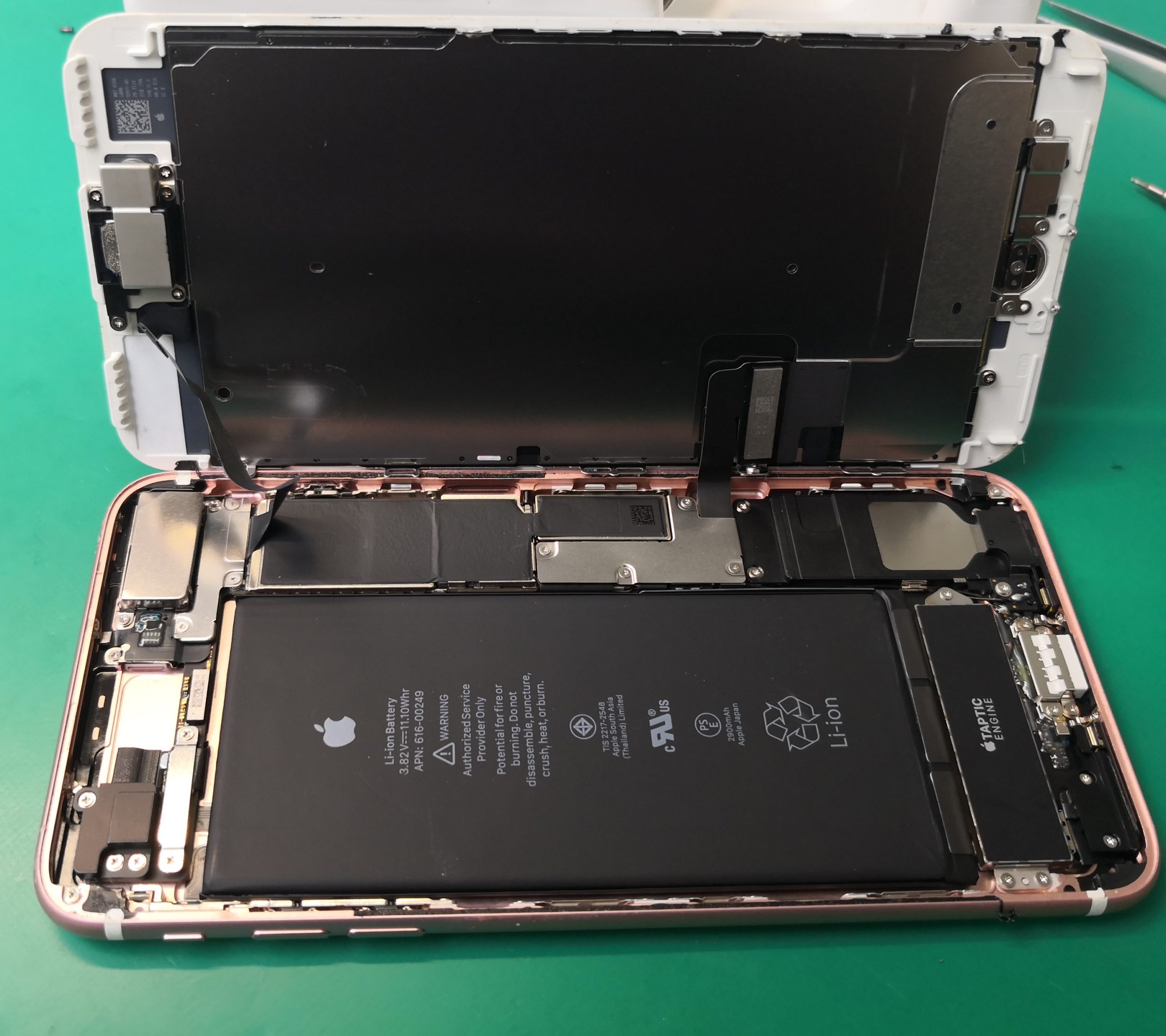 iPhone7Pのバッテリー同時修理事例をご紹介します！ | iPhone修理