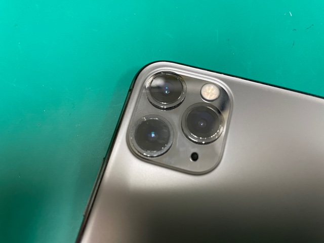 iPhone11pro画面割れとカメラが起動しない症状のご紹介です。 | iPhone 