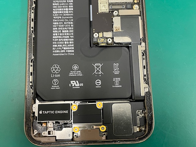 iPhone11pro充電ができない症状を解決しました！ | iPhone修理アイサポ