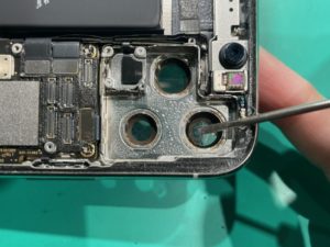 iPhone11Pro リアカメラ窓のガラス割れを修理致しました！ | iPhone 