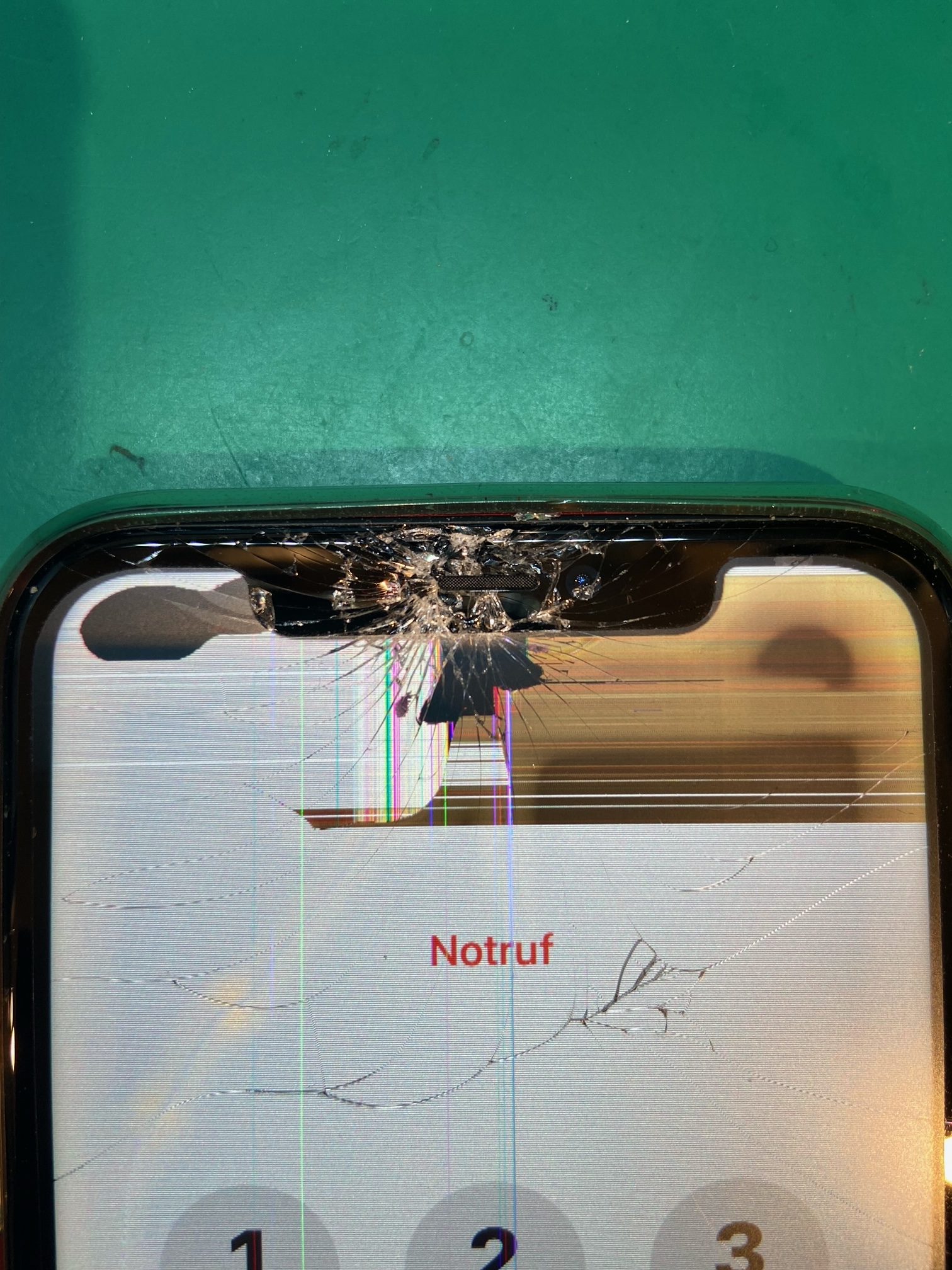 iPhone11 フロントパネル交換修理 | iPhone修理アイサポ 修理事例