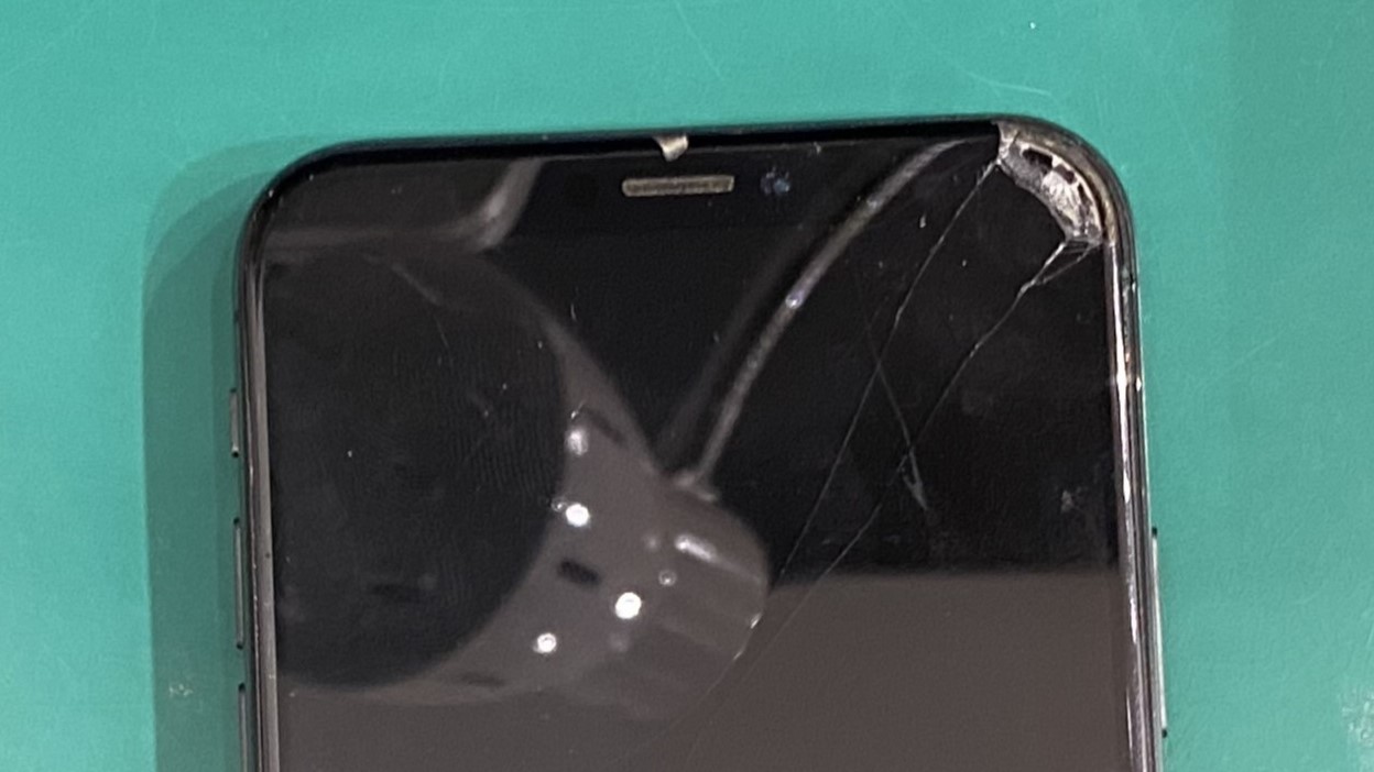 iPhoneXS液晶表示不良の液晶交換修理のご紹介！ | iPhone修理アイサポ 
