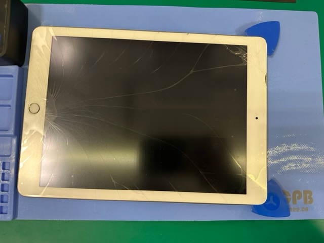 iPad第5世代のフロントパネル交換修理をご紹介！ | iPhone修理アイサポ 