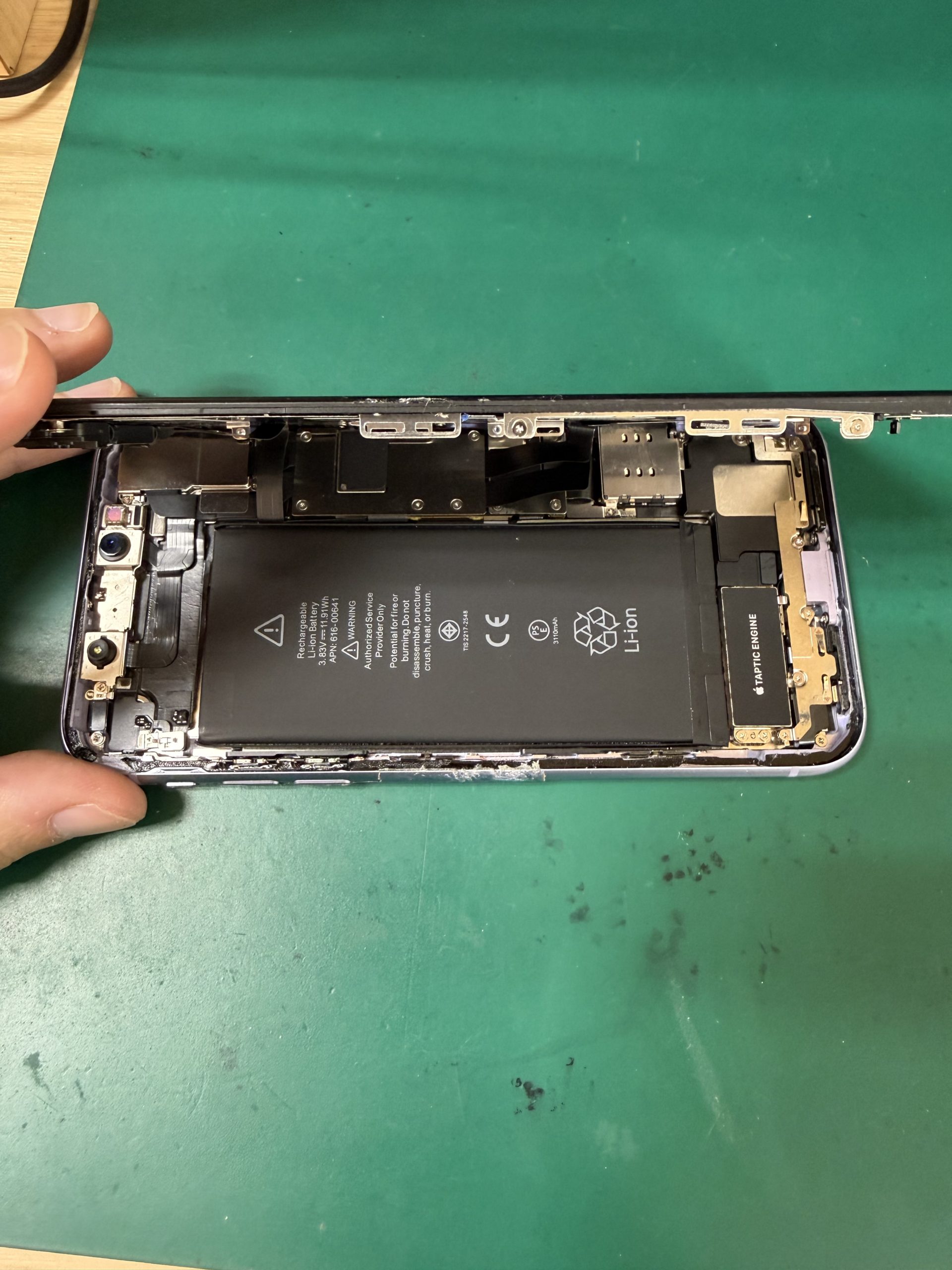 iPhone11の液晶画面交換修理を承りました！