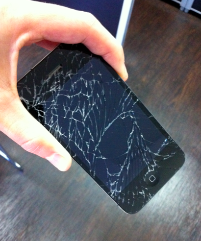 iphone4フロントパネルひび割れ