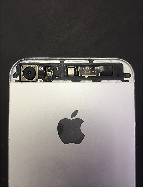 バックパネル カメラなどがむき出しの状態