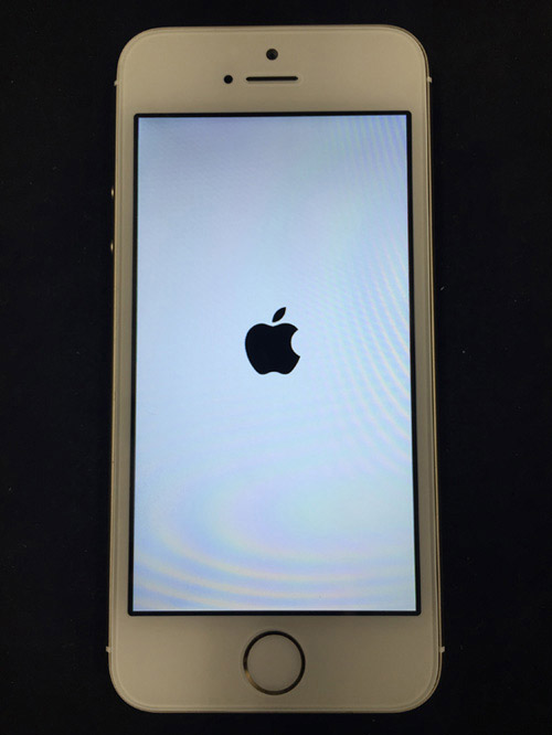 修理後のiPhone修理起動