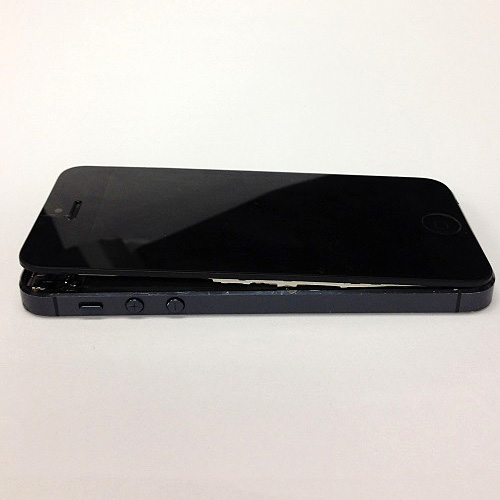 パネルを押し上げるバッテリー