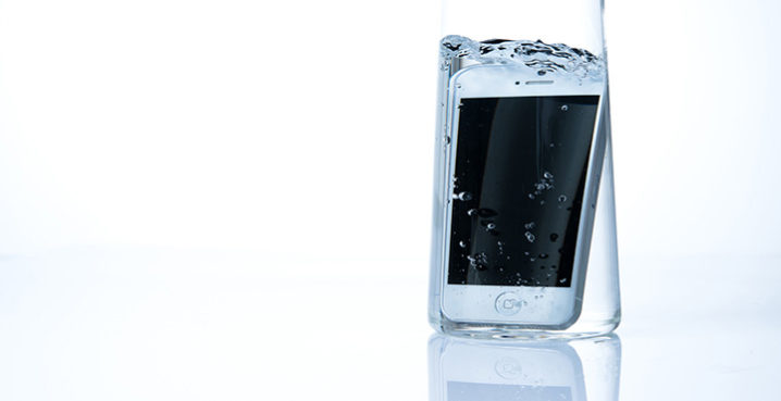 Iphone 6sを水に落としちゃった 水没した時の対処法は Iphone修理あいさぽのコラム