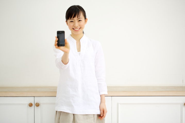 iPhone5sの画面割れは自力で直せる?それとも店?