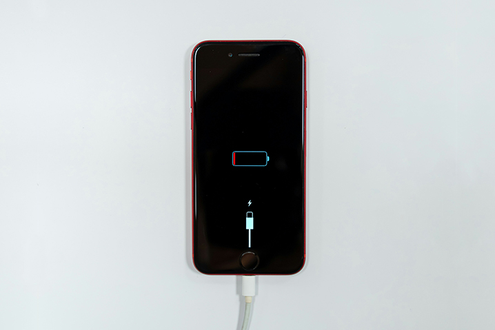 iPhoneバッテリー交換は意味がない?実際の効果と改善点について解説