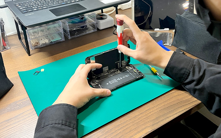 アイサポ四日市店 作業風景